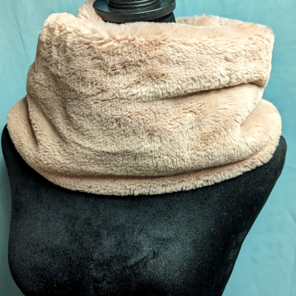 Faux-Fur Cowl